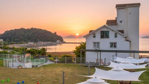 Exterior view, yeosu canada meo  village pet pension in Sora-myeon