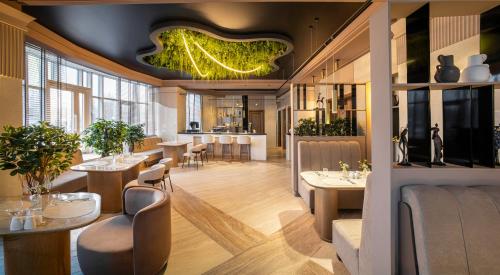 Pub/Lounge, Monotel Hotel in Oskemen