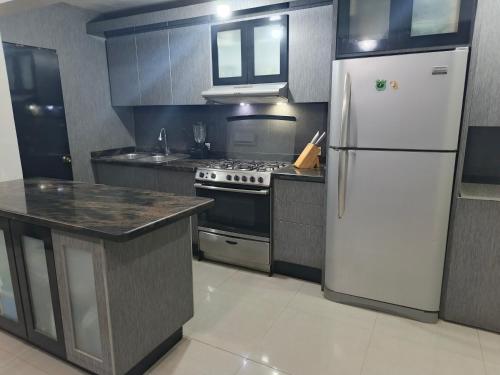 Kitchen, White Hub Modern Apt 5 min from Maiquetia Airport CCS in Maiquetía