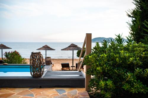 Villa Andriana & Villa Elena - Beachfront Pool Villas in Vasilikos