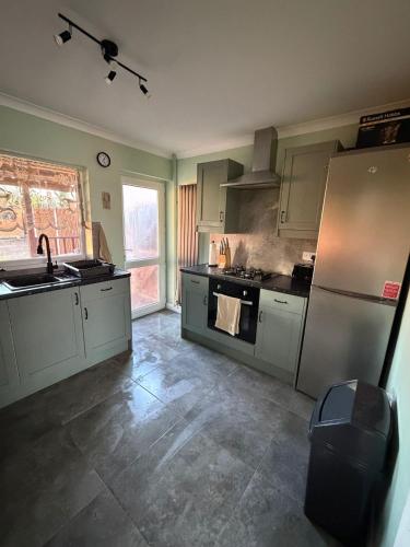 Jerry's lane 3 bed house free parking free wifi – khách sạn tại Thị trấn Perry Common