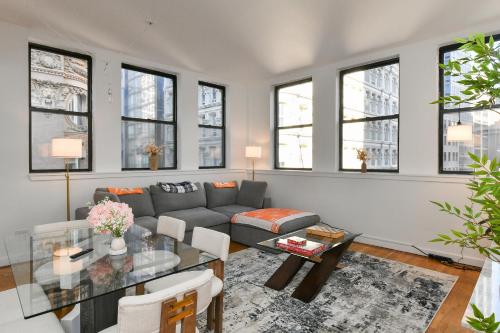 Exquisite Urban Oasis: Luxury 1 Bedroom Retreat in Downtown Manhattan in New York, USA