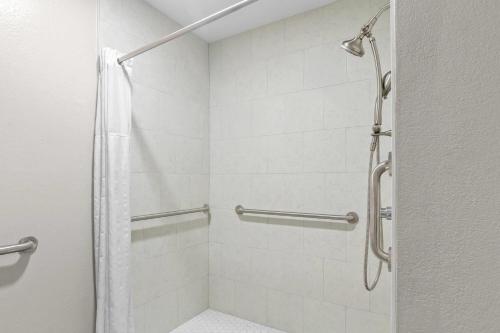 Days Inn by Wyndham Ocean Springs - image 31