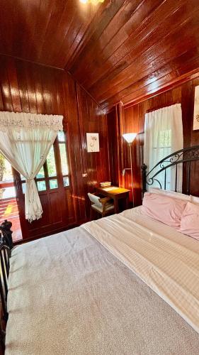 Rang Robin Farmstay with swimming pool in Sida