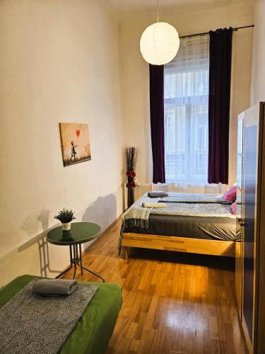 room detail thumbnail 0