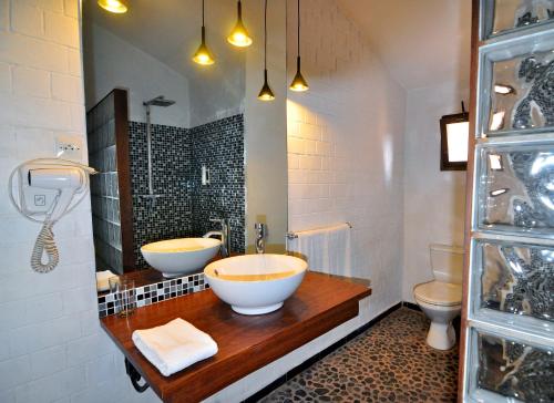 Family Room image 4