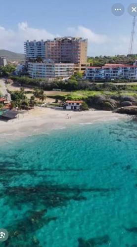 Beach, 2 aptos 8 y 6 pax, nuevo, piscina, Pampatar, Margarita in Margarita Island