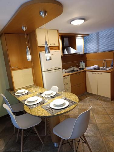 2 aptos 8 y 6 pax, nuevo, piscina, Pampatar, Margarita in Margarita Island