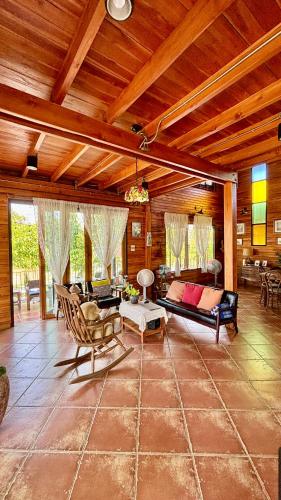 Rang Robin Farmstay with swimming pool in Sida