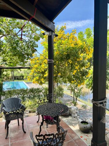 Rang Robin Farmstay with swimming pool in Sida