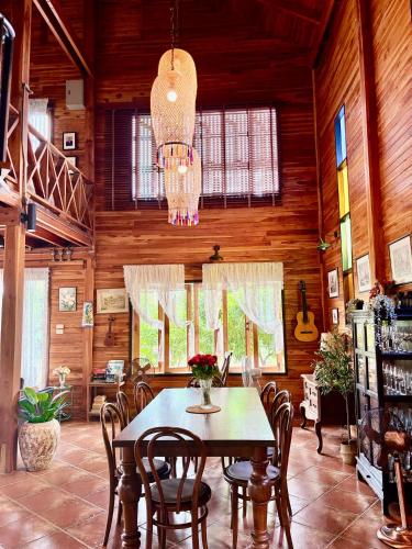 Rang Robin Farmstay with swimming pool in Sida