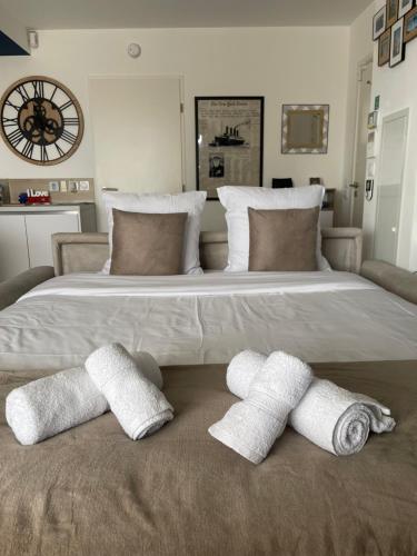 Q&R Renting - Suites Design Modernes et Luxueuses- Confort Parking AC Mer Room Type - Double Room