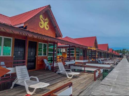 씨홀스 시파단 스쿠바 로지 (Seahorse Sipadan Scuba Lodge) in 마불 아일랜드