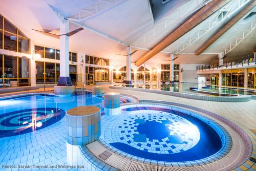 Peldbaseins, EHM Baumhaus Chalet nahe Therme & Natur in Mesteri