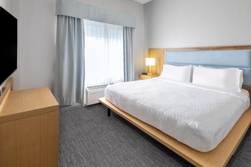 One-Bedroom King Suite - Non-Smoking