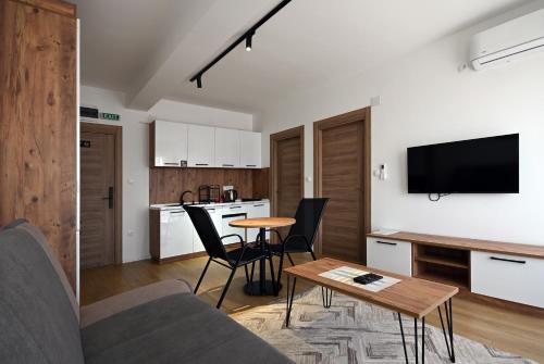 Lakeview Apartments 3