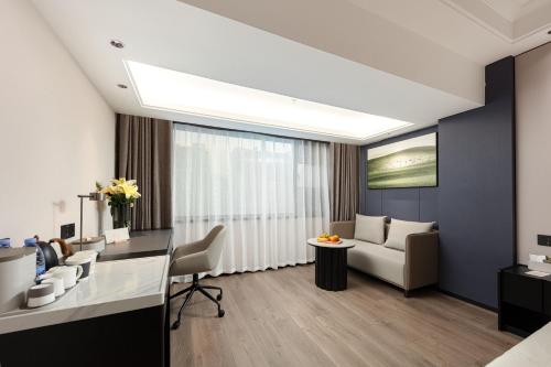 room detail thumbnail 1