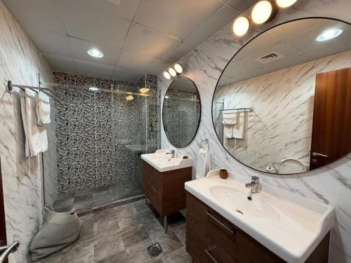 Luxury 4BR Townhouse with Maids Room in Jumeirah Island - image 14