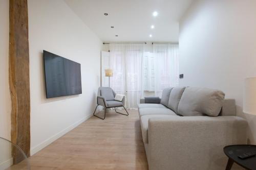Renovated Apartment in Historic Bilbao Old Town AC