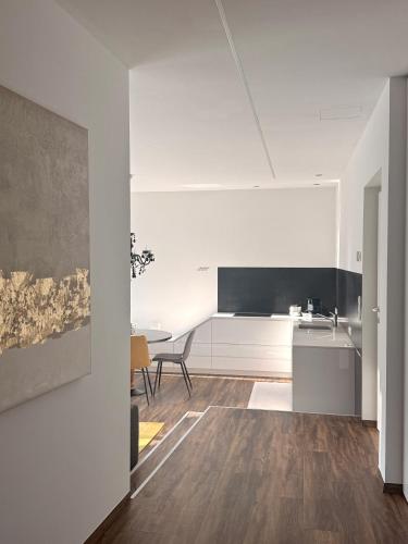 Deluxe One-Bedroom Apartment with Jacuzzi 