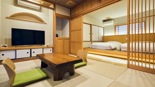 room detail thumbnail 0