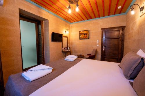 Rustic Caves Room Type - King Suite