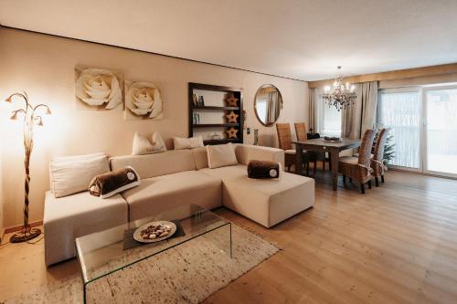 Apartment with Mountain View