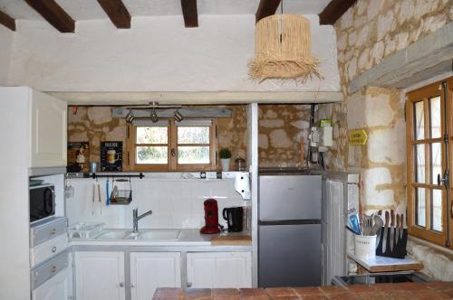 La Poitevinière, jardin, barbecue, proche Saumur, x7, wifi (La Poiteviniere, jardin, barbecue, proche Saumur, x7, wifi) in Neuille