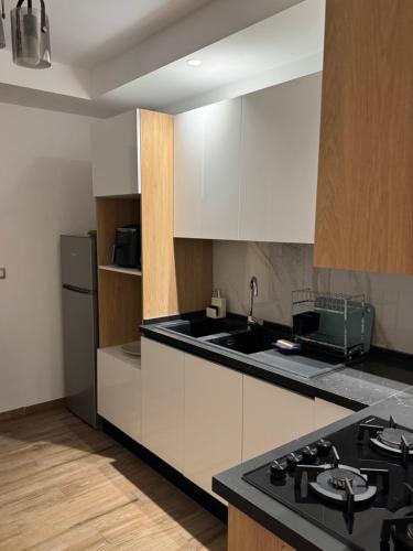 Konyha, Luxury & Family-Friendly 3 BR in a Gated Community in Sidi Daoud