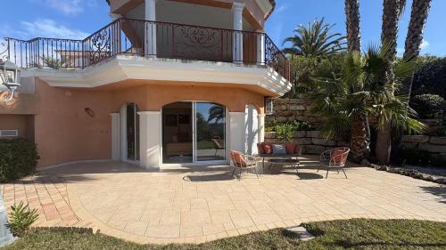 Rez de chausse dans Villa Independante calme in Saint-Raphael