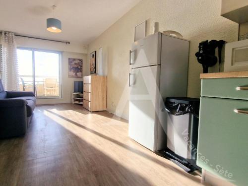 STUDIO 1ERE LIGNE MER AVEC PKG QUARTIER CORNICHE
