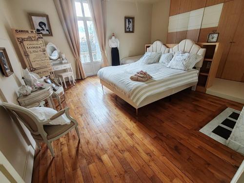 room detail thumbnail 0