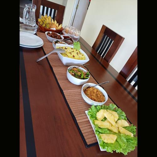 Golden Riverside Resort Kosgama in Hanwella