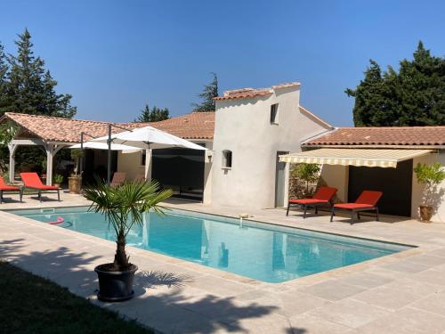 Villa Rochefort-du-Gard proche Avignon gîte à louer Forêt de Tavel