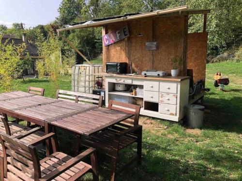 Konyha, Cabane à la belle étoile (Cabane a la belle etoile) in Tancrou