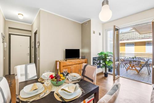 Iekārtas, Casa Mirella quiet 2BR with View, Balcony and AC - Happy Rentals in Nebbiuno