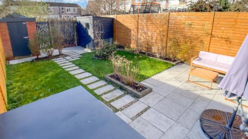 Facilities, Modern Birmingham House with Parking & Garden Near M6 - Newtown Contemporary Stay in Handsworth Wood