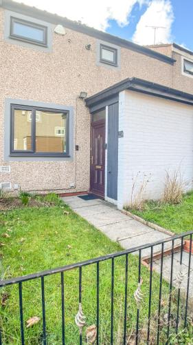 Exterior view, Modern Birmingham House with Parking & Garden Near M6 - Newtown Contemporary Stay in Handsworth Wood