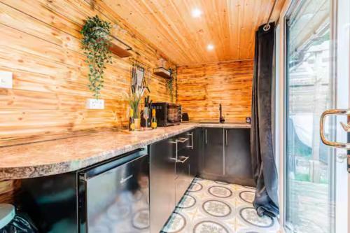Køkken, Cadnam Cottage with Private Hot Tub, New Forest in Cadnam