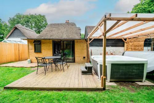 Udvendig, Cadnam Cottage with Private Hot Tub, New Forest in Cadnam