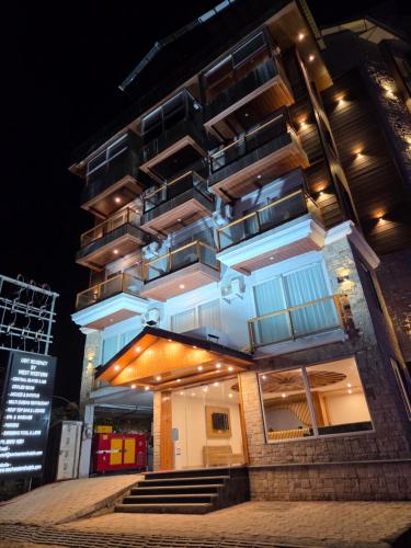 The Udit By West Western - Central Heated and Air Cooled - River View & Roof Top cafe & Bar photo 4