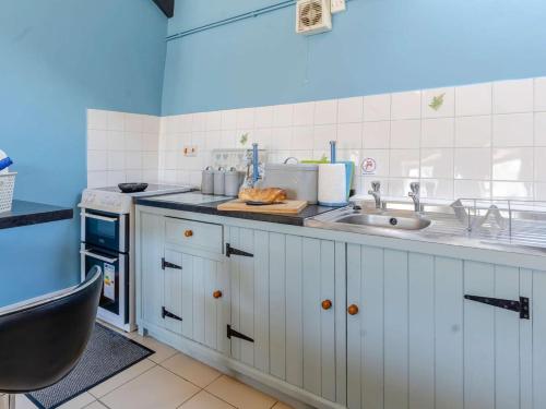 Iekārtas, 1 Bed in Llanybydder oc-81354 in Llanwenog