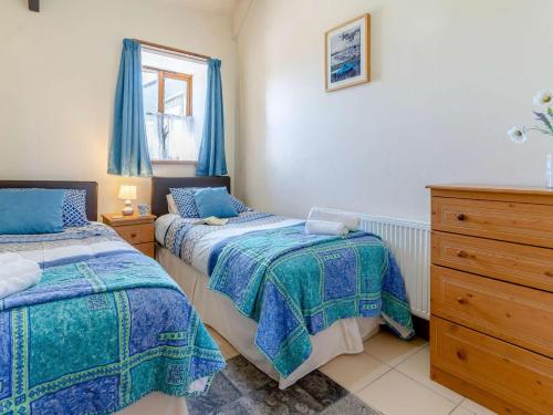 Iekārtas, 1 Bed in Llanybydder oc-81354 in Llanwenog