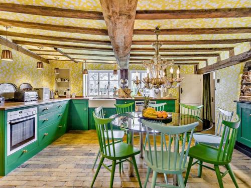 Iekārtas, 4 Bed in Eye- oc-34389 in Thornham Magna