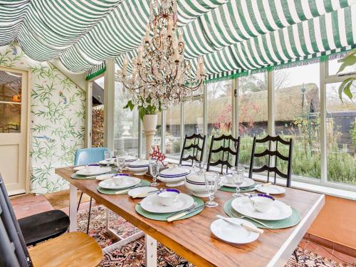 Iekārtas, 4 Bed in Eye- oc-34389 in Thornham Magna
