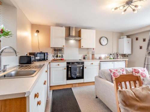 Seadmed, 2 Bed in Cosheston oc-fb060 in Cosheston