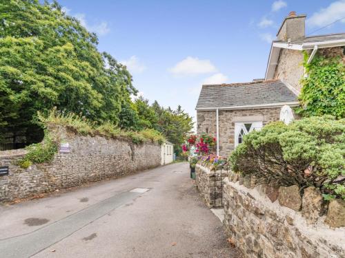 Seadmed, 2 Bed in Cosheston oc-fb060 in Cosheston
