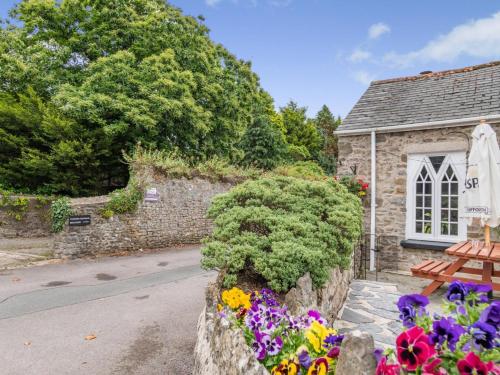 Seadmed, 2 Bed in Cosheston oc-fb060 in Cosheston