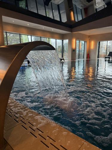 泳池, Lyons Woodlands Hall in 魯思因