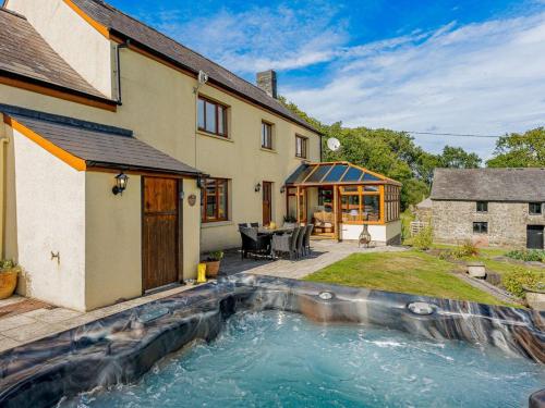 Iekārtas, 5 Bed in Aberystwyth oc-58889 in Blaenplwyf